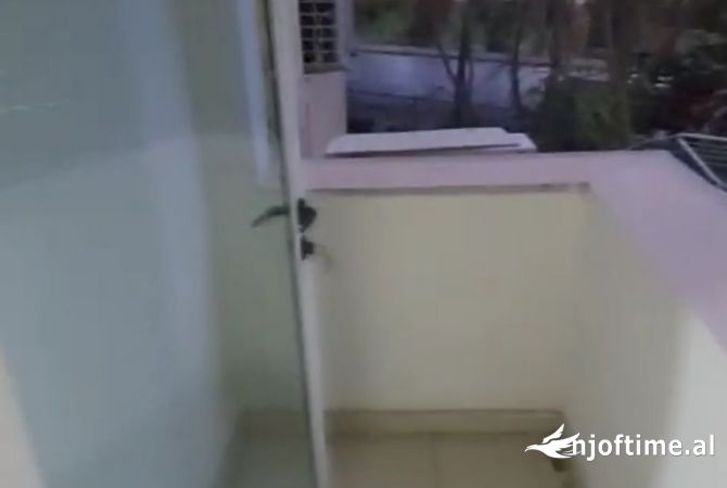 Shtepi me qera Apartament ne Tirane, 2+1, Mobilimi E mobiluar, Pagesa 50,000  Leke.