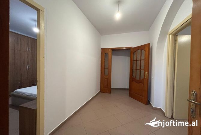 Shtepi me qera Apartament ne Tirane, 1+1, Mobilimi E mobiluar, Pagesa 38,000  Leke.