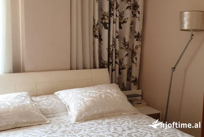 Shtepi me qera Apartament ne Tirane, 2+1, Mobilimi E mobiluar, Pagesa 45,000  Leke.