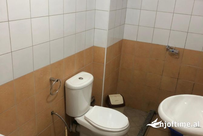 Shtepi me qera Apartament ne Tirane, 1+1, Mobilimi E mobiluar, Pagesa 40,000  Leke.