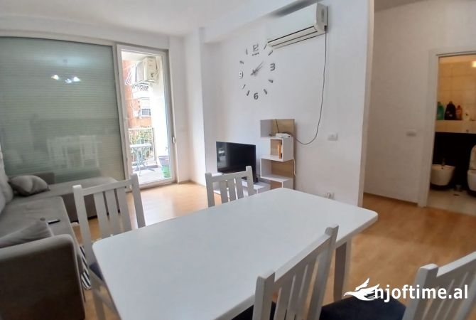 Shtepi ne shitje Apartament ne Tirane, 1+1, Mobilimi E mobiluar, Pagesa 138,000  Euro.