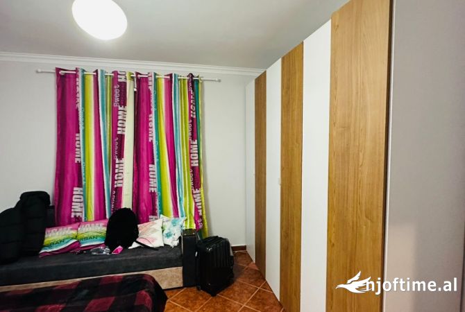 Shtepi me qera Apartament ne Tirane, 2+1, Mobilimi E mobiluar, Pagesa 50,000  Leke.