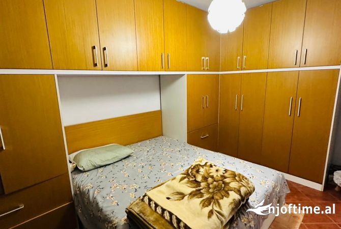 Shtepi me qera Apartament ne Tirane, 2+1, Mobilimi E mobiluar, Pagesa 50,000  Leke.