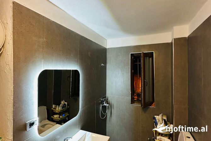 Shtepi me qera Apartament ne Tirane, 2+1, Mobilimi E mobiluar, Pagesa 50,000  Leke.