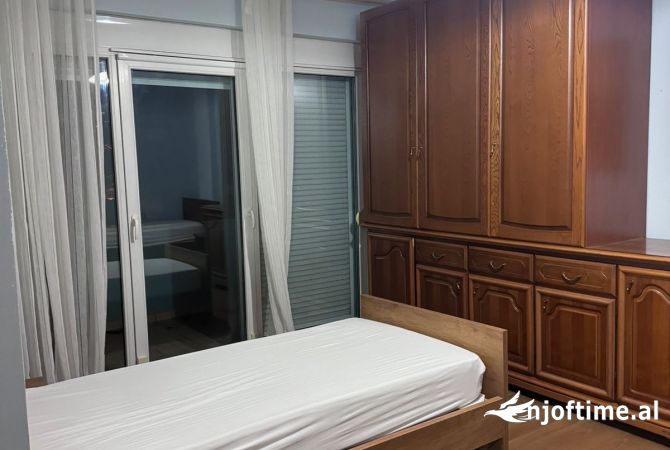 Shtepi me qera Shtepi Private ne Tirane, 2+1, Mobilimi E mobiluar, Pagesa 60,000  Leke.