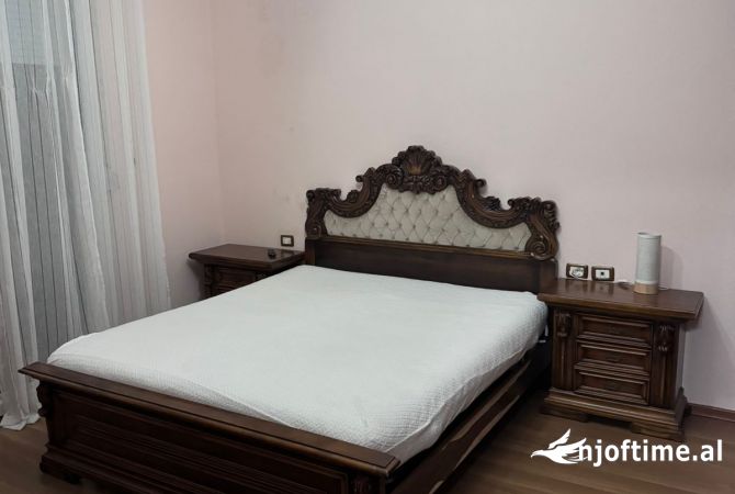 Shtepi me qera Shtepi Private ne Tirane, 2+1, Mobilimi E mobiluar, Pagesa 60,000  Leke.