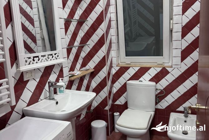 Shtepi me qera Shtepi Private ne Tirane, 2+1, Mobilimi E mobiluar, Pagesa 60,000  Leke.