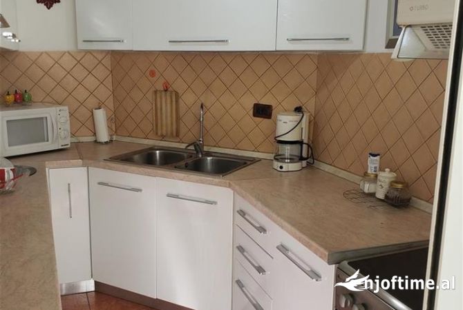 Shtepi me qera 2+1 ne Tirane - 60,000 Leke