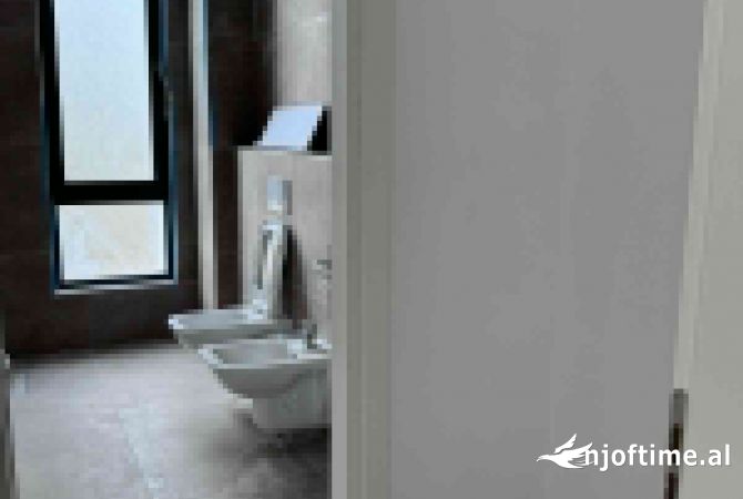 Shtepi ne shitje Apartament ne Tirane, 1+1, Mobilimi Bosh, pa mobiluar, Pagesa 90,000  Euro.