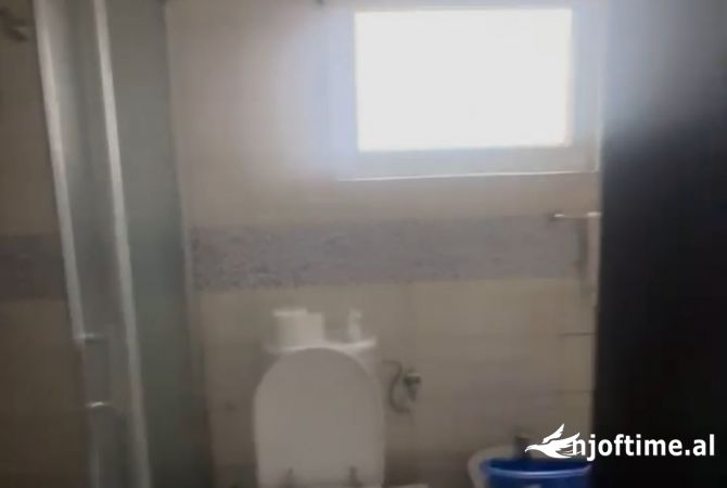 Shtepi me qera Apartament ne Tirane, 1+1, Mobilimi E mobiluar, Pagesa 40,000  Leke.