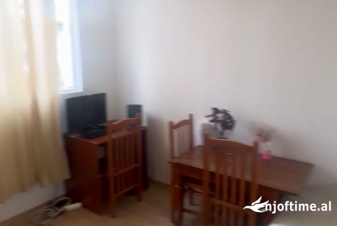 Shtepi me qera 1+1 ne Tirane - 40,000 Leke