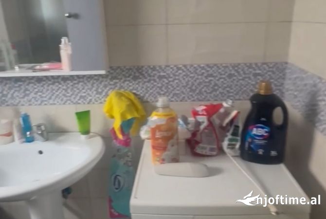 Shtepi me qera Apartament ne Tirane, 1+1, Mobilimi E mobiluar, Pagesa 40,000  Leke.