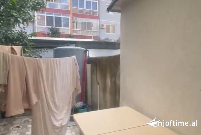 Shtepi me qera Apartament ne Tirane, 1+1, Mobilimi E mobiluar, Pagesa 40,000  Leke.