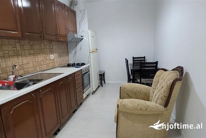 Shtepi me qera 1+1 ne Tirane - 40,000 Leke