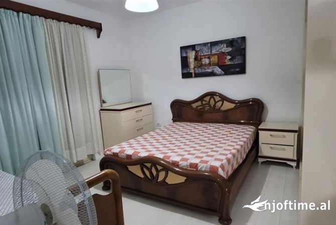 Shtepi me qera Apartament ne Tirane, 1+1, Mobilimi E mobiluar, Pagesa 40,000  Leke.