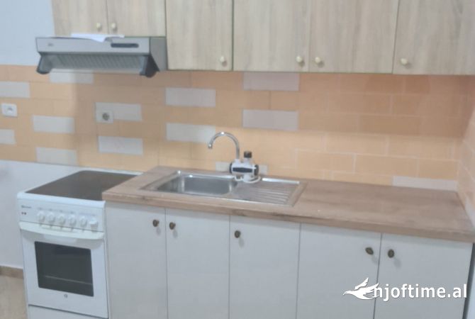 Shtepi me qera 1+1 ne Tirane - 40,000 Leke