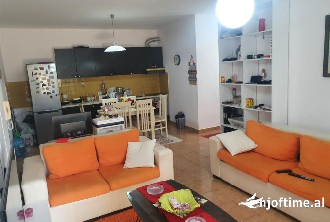Shtepi me qera Apartament ne Tirane, 2+1, Mobilimi E mobiluar, Pagesa 56,000  Leke.
