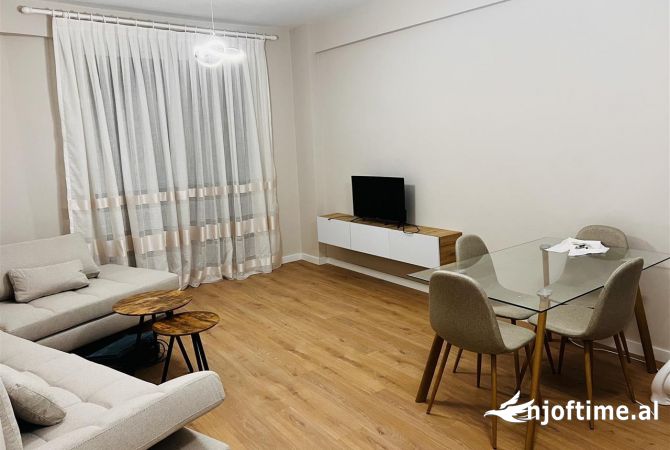 Shtepi me qera Apartament ne Tirane, 2+1, Mobilimi E mobiluar, Pagesa 50,000  Leke.