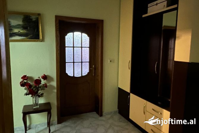 Shtepi me qera Apartament ne Tirane, 2+1, Mobilimi E mobiluar, Pagesa 50,000  Leke.