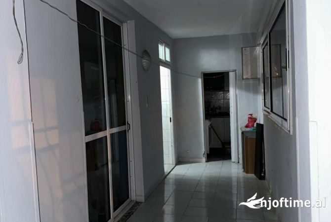 Shtepi me qera Apartament ne Tirane, 2+1, Mobilimi E mobiluar, Pagesa 50,000  Leke.