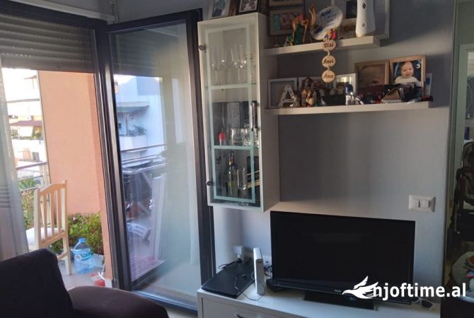 Shtepi me qera 1+1 ne Tirane - 50,000 Leke