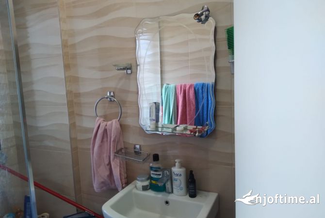 Shtepi me qera Apartament ne Tirane, 1+1, Mobilimi E mobiluar, Pagesa 50,000  Leke.