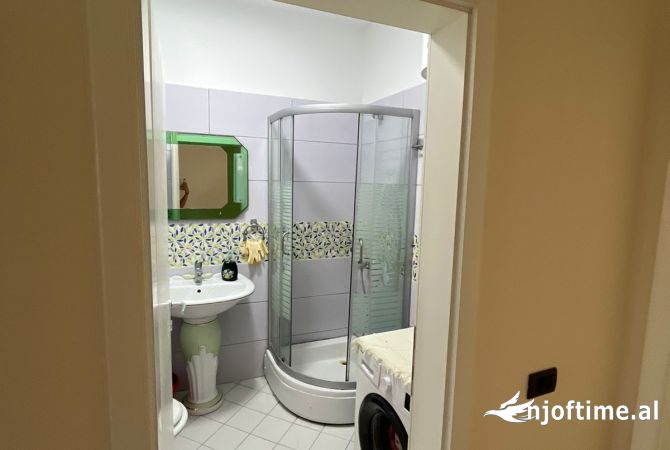 Shtepi me qera Apartament ne Tirane, 2+1, Mobilimi E mobiluar, Pagesa 500  Euro.