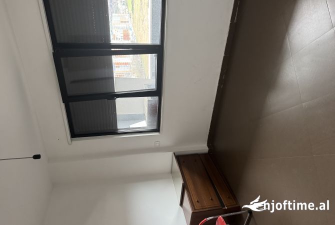 Shtepi me qera Apartament ne Tirane, 2+1, Mobilimi E mobiluar, Pagesa 43,000  Leke.
