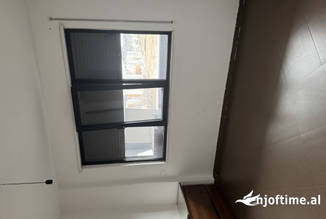 Shtepi me qera Apartament ne Tirane, 2+1, Mobilimi E mobiluar, Pagesa 43,000  Leke.