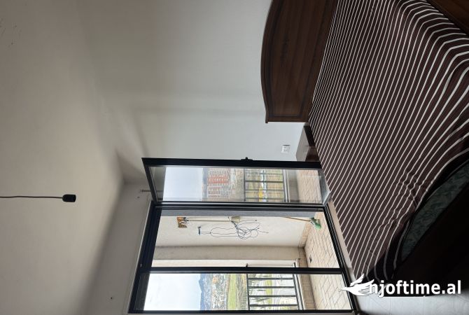 Shtepi me qera Apartament ne Tirane, 2+1, Mobilimi E mobiluar, Pagesa 43,000  Leke.