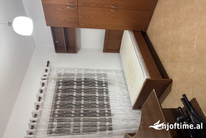 Shtepi me qera Shtepi Private ne Tirane, 3+1, Mobilimi E mobiluar, Pagesa 55,000  Leke.