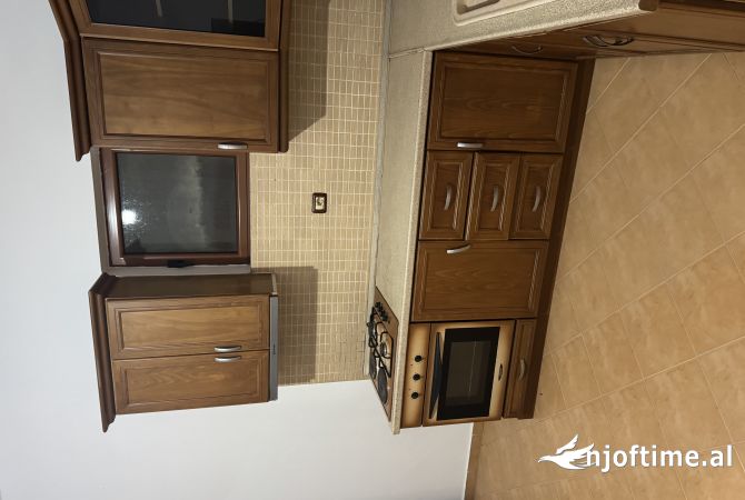 Shtepi me qera Shtepi Private ne Tirane, 3+1, Mobilimi E mobiluar, Pagesa 55,000  Leke.