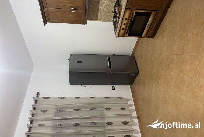 Shtepi me qera Shtepi Private ne Tirane, 3+1, Mobilimi E mobiluar, Pagesa 55,000  Leke.