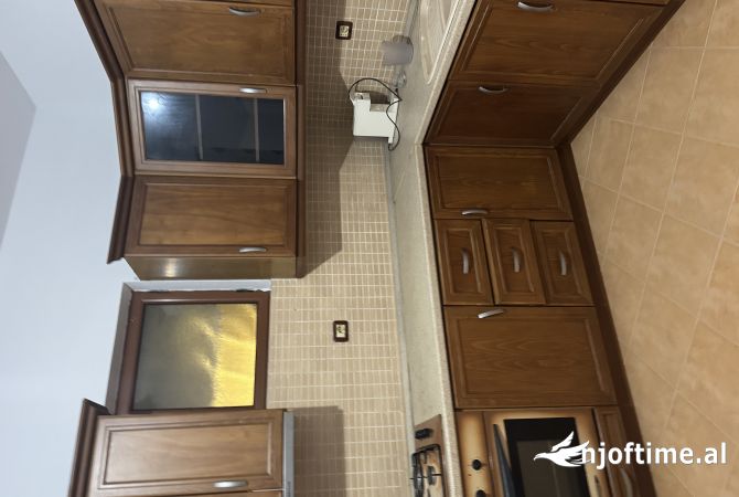 Shtepi me qera Shtepi Private ne Tirane, 3+1, Mobilimi E mobiluar, Pagesa 55,000  Leke.