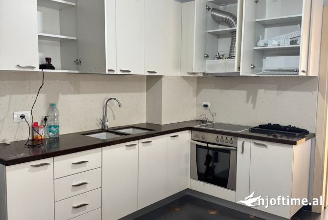 Shtepi me qera Apartament ne Tirane, 2+1, Mobilimi E mobiluar, Pagesa 43,000  Leke.
