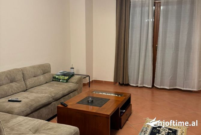 Shtepi me qera 2+1 ne Tirane - 650 Euro