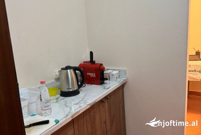 Shtepi me qera Apartament ne Tirane, 2+1, Mobilimi E mobiluar, Pagesa 650  Euro.