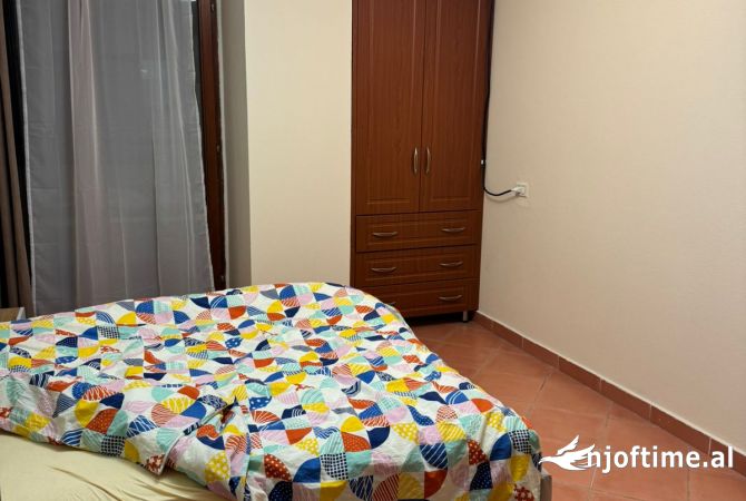 Shtepi me qera Apartament ne Tirane, 2+1, Mobilimi E mobiluar, Pagesa 650  Euro.