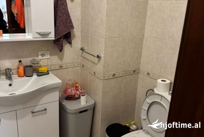 Shtepi me qera Apartament ne Tirane, 2+1, Mobilimi E mobiluar, Pagesa 650  Euro.