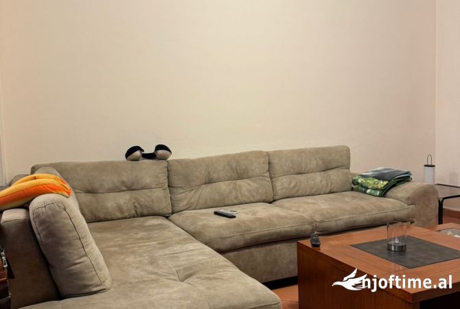 Shtepi me qera 2+1 ne Tirane - 650 Euro