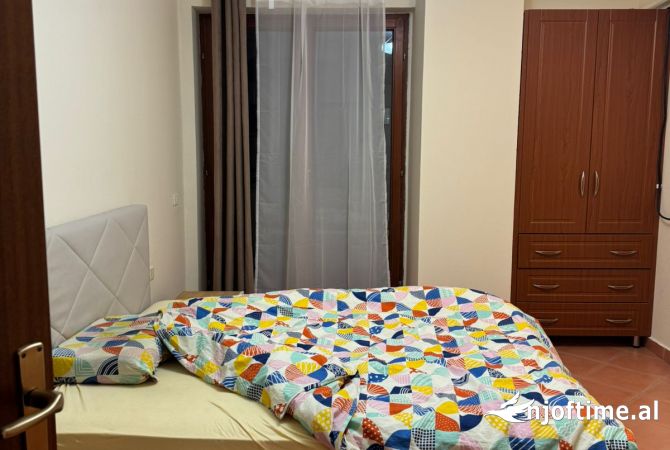 Shtepi me qera Apartament ne Tirane, 2+1, Mobilimi E mobiluar, Pagesa 650  Euro.