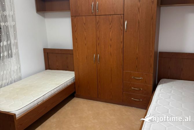 Shtepi me qera Apartament ne Tirane, 3+1, Mobilimi E mobiluar, Pagesa 55,000  Leke.