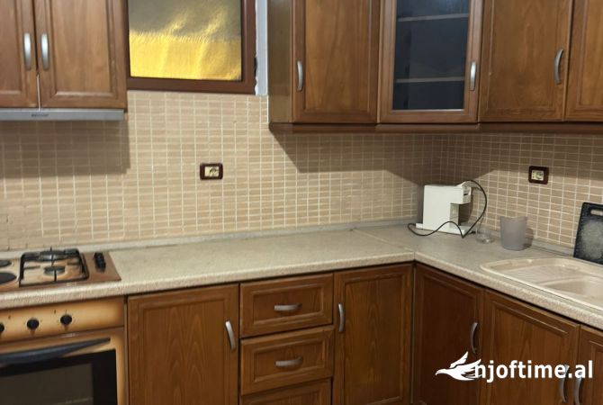 Shtepi me qera Apartament ne Tirane, 3+1, Mobilimi E mobiluar, Pagesa 55,000  Leke.