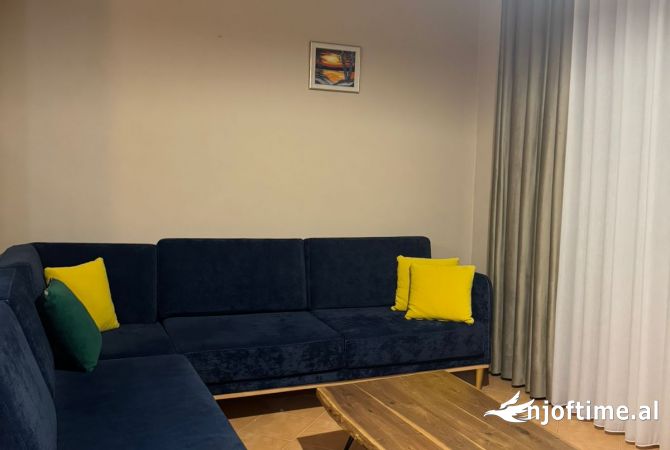Shtepi me qera Apartament ne Tirane, 3+1, Mobilimi E mobiluar, Pagesa 55,000  Leke.