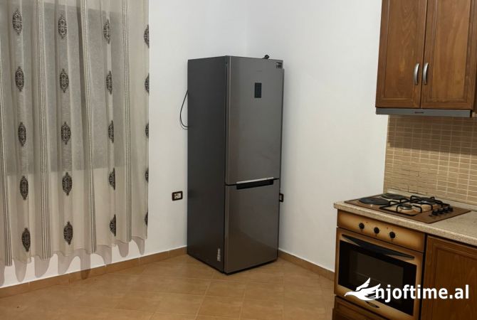 Shtepi me qera Apartament ne Tirane, 3+1, Mobilimi E mobiluar, Pagesa 55,000  Leke.