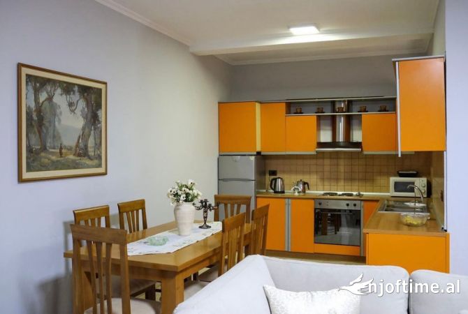 Shtepi me qera Duplex(shtepi me 2 kate) ne Tirane, 2+1, Mobilimi E mobiluar, Pagesa 600  Euro.