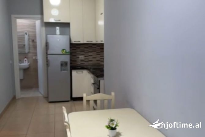 Shtepi me qera Apartament ne Tirane, 1+1, Mobilimi E mobiluar, Pagesa 50,000  Leke.