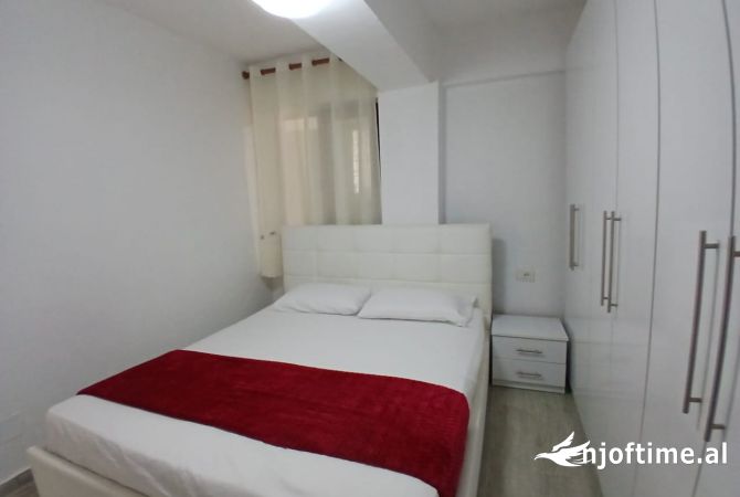 Shtepi me qera Apartament ne Tirane, 2+1, Mobilimi E mobiluar, Pagesa 550  Euro.