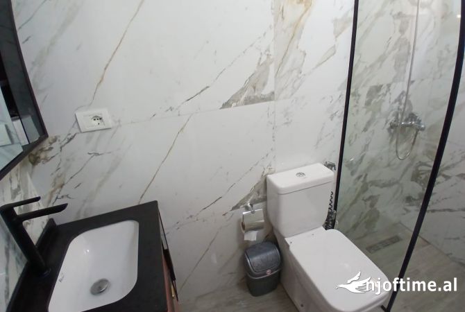Shtepi me qera Apartament ne Tirane, 2+1, Mobilimi E mobiluar, Pagesa 550  Euro.
