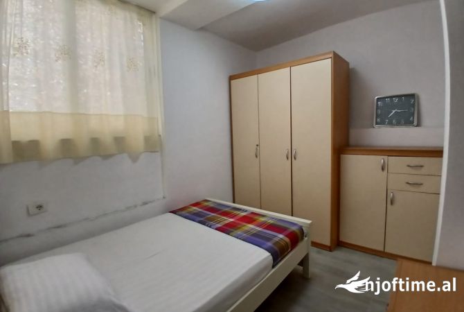 Shtepi me qera Apartament ne Tirane, 2+1, Mobilimi E mobiluar, Pagesa 550  Euro.